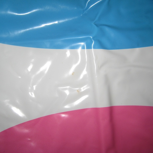 INFLATABLE RAINBOW POOP EMOJI 4X4' POOL FLOAT - Picture 3 of 5